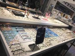 -宏宇眼镜蔡司依视路折扣店(兆佳眼镜城店)