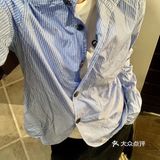 杏色吊带搭配九分小黑裤，简单大方