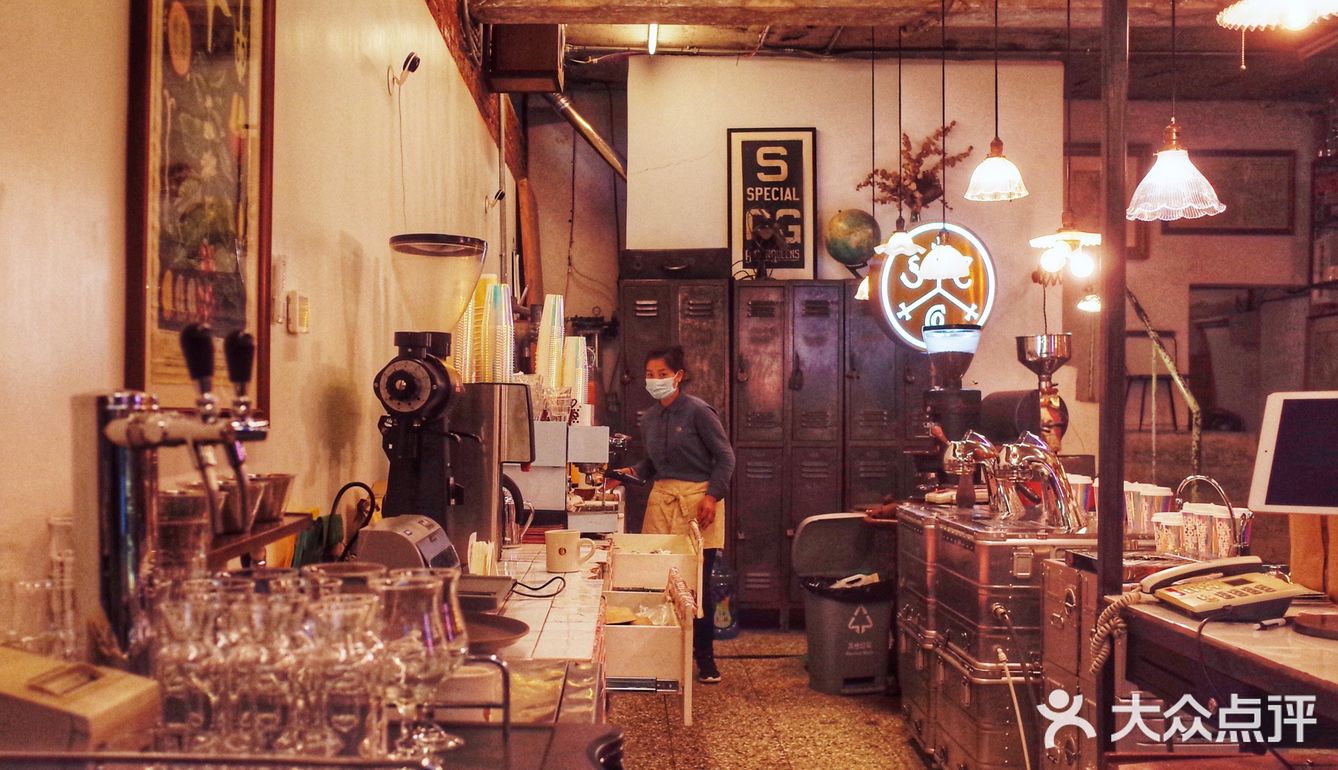 屋顶咖啡店很多，这家与文物近在咫尺