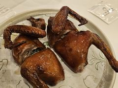脆皮红烧乳鸽-翠园(北京王府中环店)
