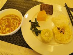 -乌兰湖畔草坪轻奢营地