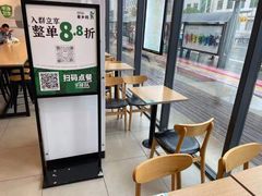 用餐区-老乡鸡(武汉中南梅苑小区地铁站店)