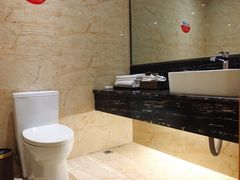 -库车国际酒店(火车站东湖公园店)