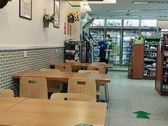 大堂-全家便利店(康健路店)