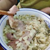 81岁高龄坐阵班老五泡馍门口
