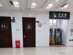 -窦店服务区-停车场