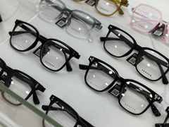 -翰佐蔡司小乐圆·依视路星趣控·暴龙眼镜折扣店