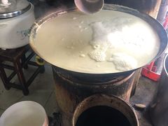 大锅正在煮豆浆-云南大锅豆浆店