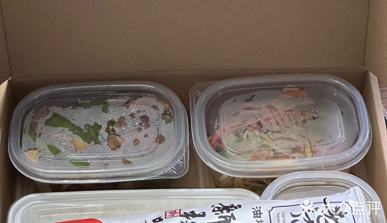 一个超级大的外卖袋，一般外卖袋的三倍大