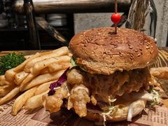 -layback cafe & bar