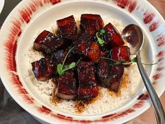 黑松露酱烧肉配泰国米饭-九福楼大酒店