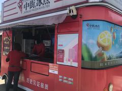 -辽河服务区-停车场