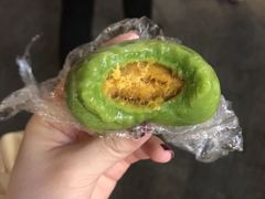 咸蛋黄肉松青团-沈大成(城隍庙店)
