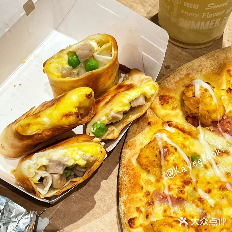 我从英国吃到深圳的达美乐最近买一送一啦🥰