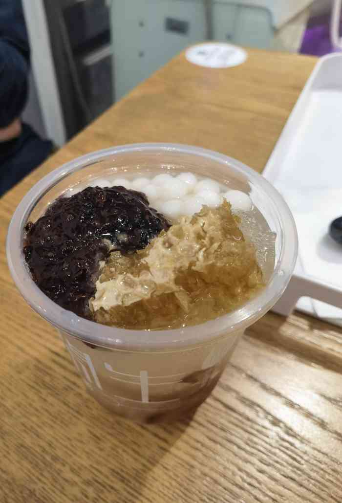 钟 「鲜奶麻薯」 麻薯新鲜整 热热地 软软绵绵 上面撒了奥利奥饼干碎