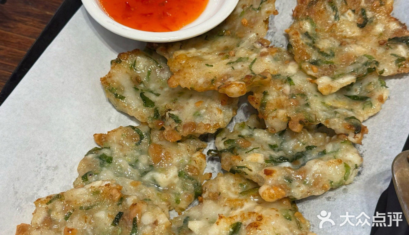说玫瑰湖。这家最好吃。第一次吃这样做的鸡