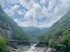 -燕子河大峡谷天坑仙境