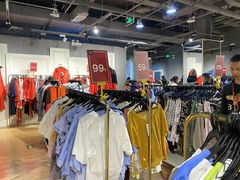-URBAN REVIVO(北京斯普瑞斯奥特莱斯店)