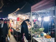 -吴山路夜市