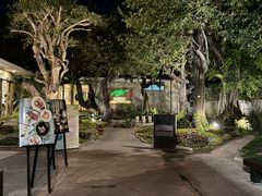 -Chom Cafe and Restaurant