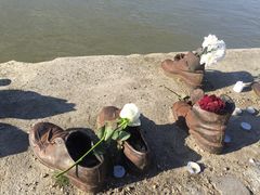 -多瑙河畔鞋履雕塑