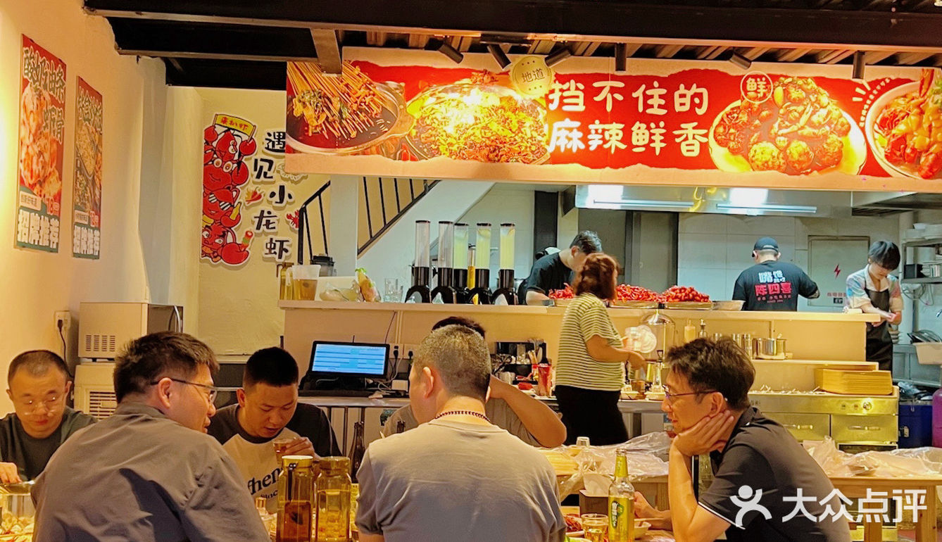 闺蜜局新宠！！离谱但好吃的榴莲小龙虾安排上了