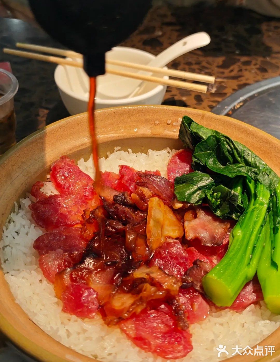 广州本地人告诉游客:煲仔饭去这家！避开网红店
