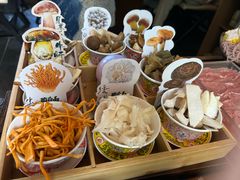 -菌自由丨野生菌火锅特色庭院餐厅(丽江古城店)