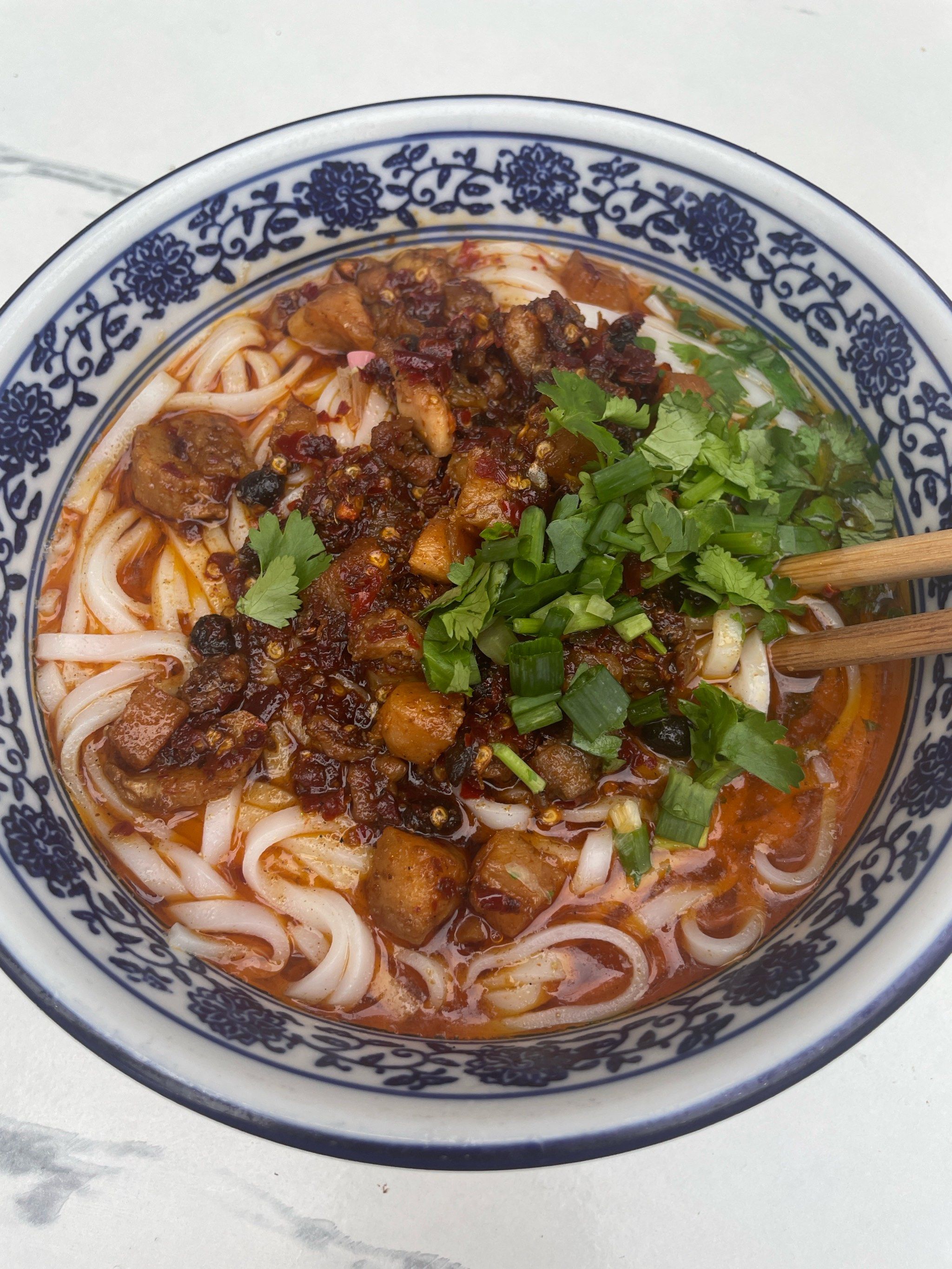 今天吃的
辣子鸡米粉
辣爆了
#吃货的日常记录 #早餐 #我的日常