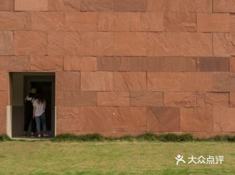 在美院转了半圈，来到红房子这里，人变得超级多