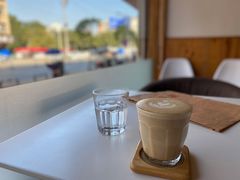 靠窗位-天使咖啡(兴新街店)