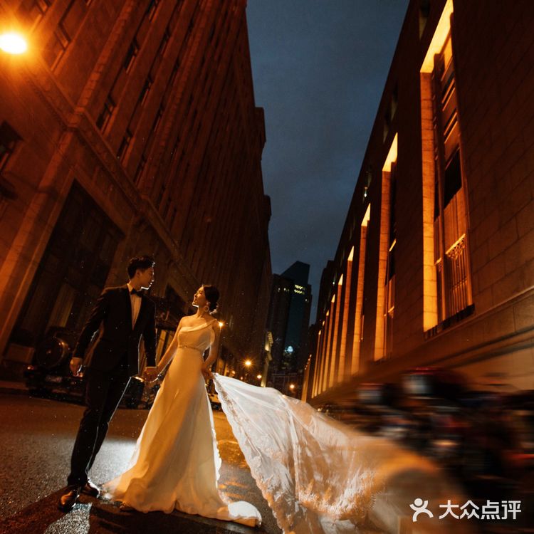 夜景婚纱照的拍摄不仅仅是迷离还有梦幻