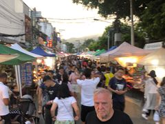 -周日夜市