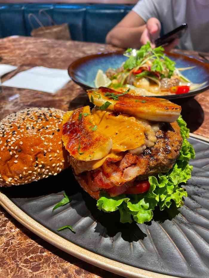 letsburgerplus61非常创意汉堡三里屯店