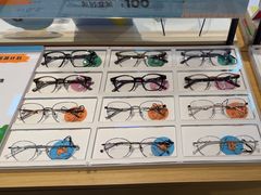 -LOOK眼镜·蔡司依视路配镜(宝山万达店)
