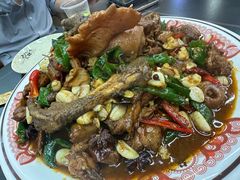 -郑小二山东特色炒鸡店(红小巷店)