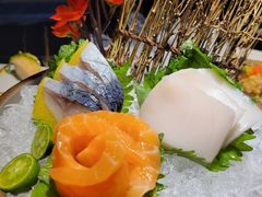三色刺身拼盘-鲑属寿司·火山石烧和牛(南城店)