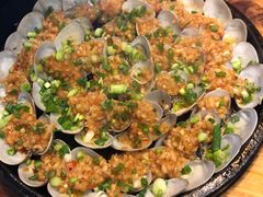 铁板花甲-何师烧烤Pro ·江湖川菜·小龙虾·精酿(太古里旗舰店)