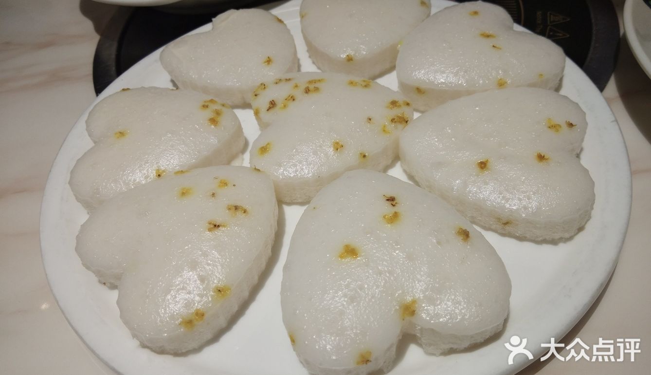 芋头份量比较小，味道还不错；辣椒炒肉偏辣，典型的湘菜