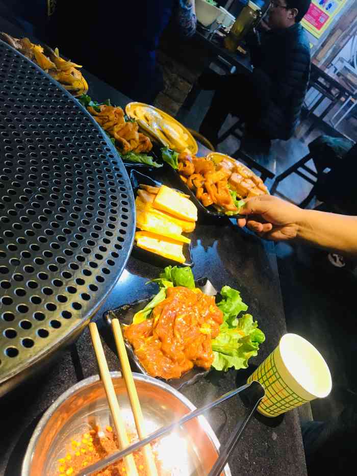 七味真火火盆烧烤(烤肉)-"这家火盆烧烤真心不错,里面都是小方桌,用.