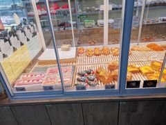 面包甜点陈列柜-仟吉(沿港路店)