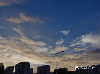 上海今天的晚霞美得让我醉了 不想回家的小孩