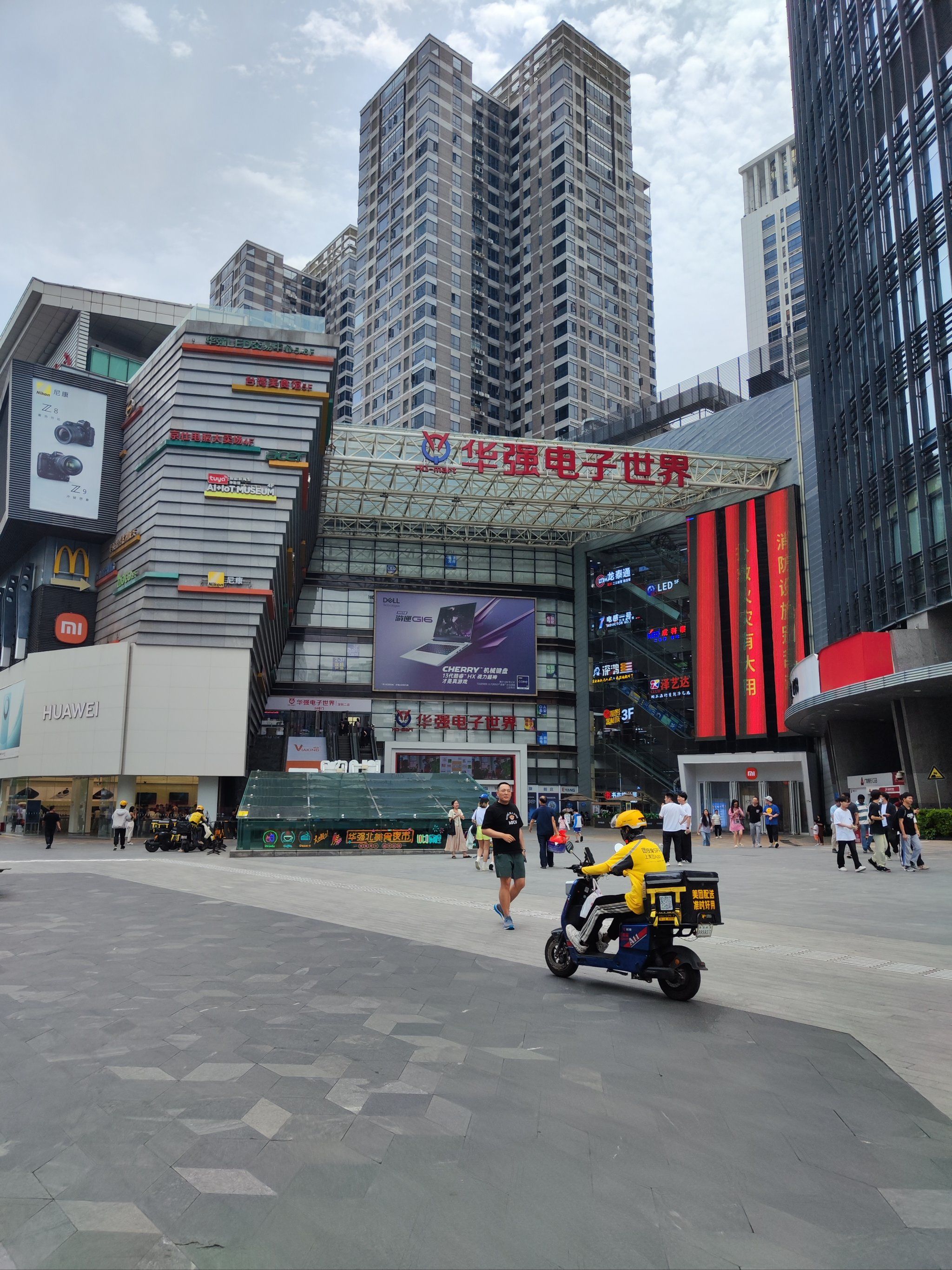 华强北一个批发市场