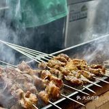 西安排队王空降成都，首家用烤馕坑做烤鱼🤩