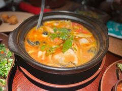云南酸辣鱼锅-花马天堂云南餐厅 Lost Heaven(高邮路店)