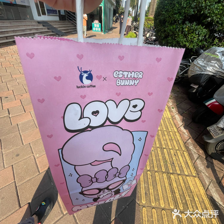 跟着明星点外卖！白鹿的咖啡到底好不好吃！