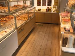 面包甜点陈列柜-好利来(朝外店)