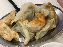 香煎鲜肉韭菜饺-芬芳甜品(体育东横街店)