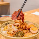 没有碰到他家的周二半价，于是点了他家的全家福卤肉饭