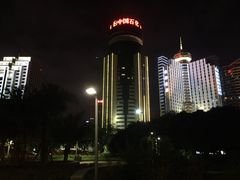 -万绿园